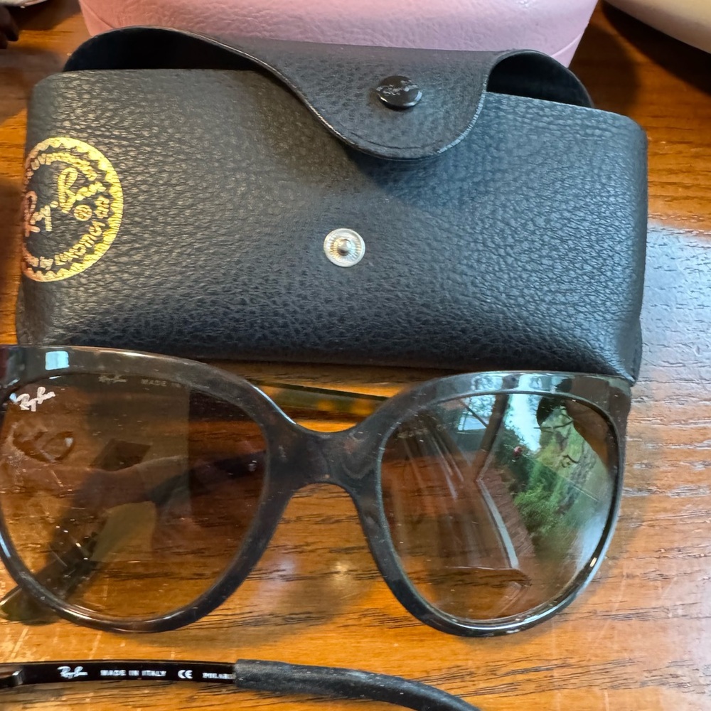Sunglasses Galore! - Picture 5 of 16